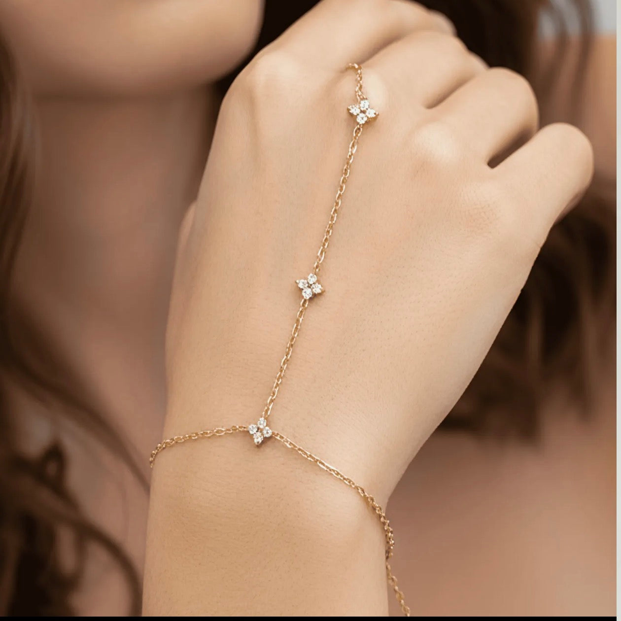 Bracelet chaîne de main Yvana